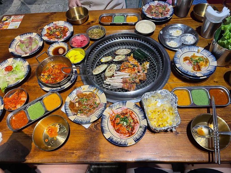 Set đồ nướng ở qu&aacute;n nướng Ch&uacute; Bi